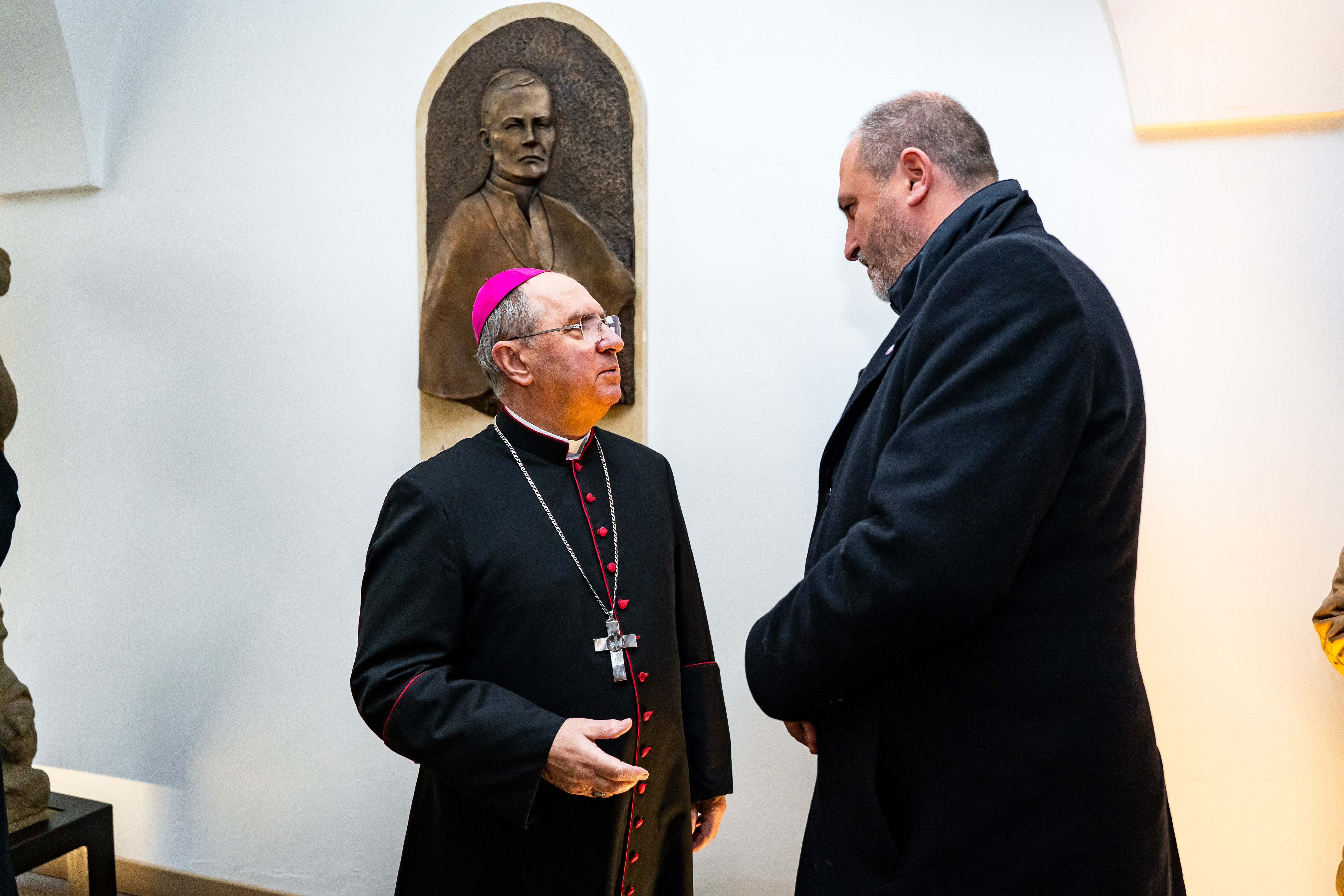 Slavnostne odhalenie pamatnej tabule na pocest kosickeho biskupa Augustina Fischer-Colbrieho-33